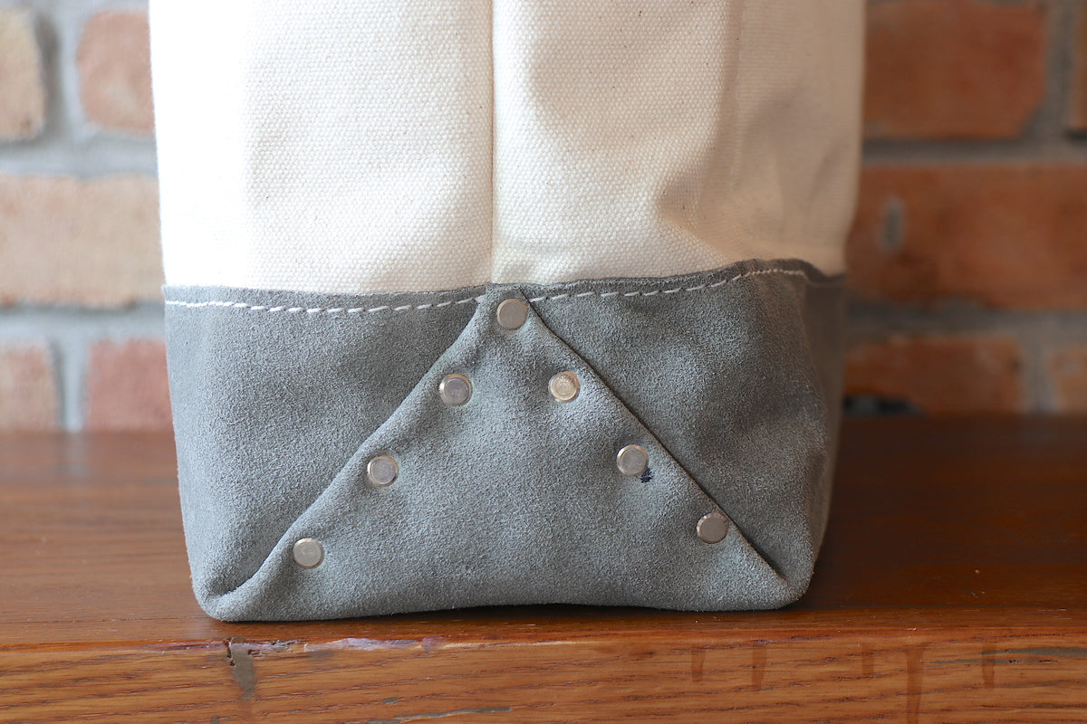 Day Tote (W):       Natural / Grey Suede