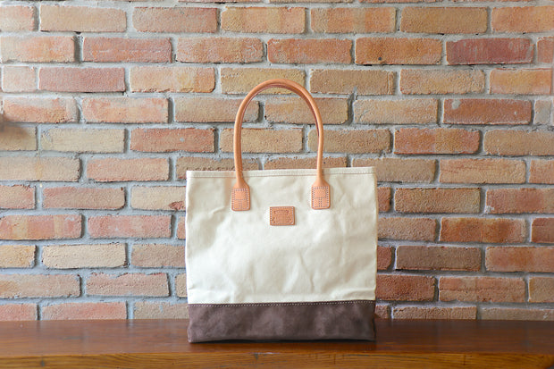 Day Tote (W):       Natural / Chocolate Suede